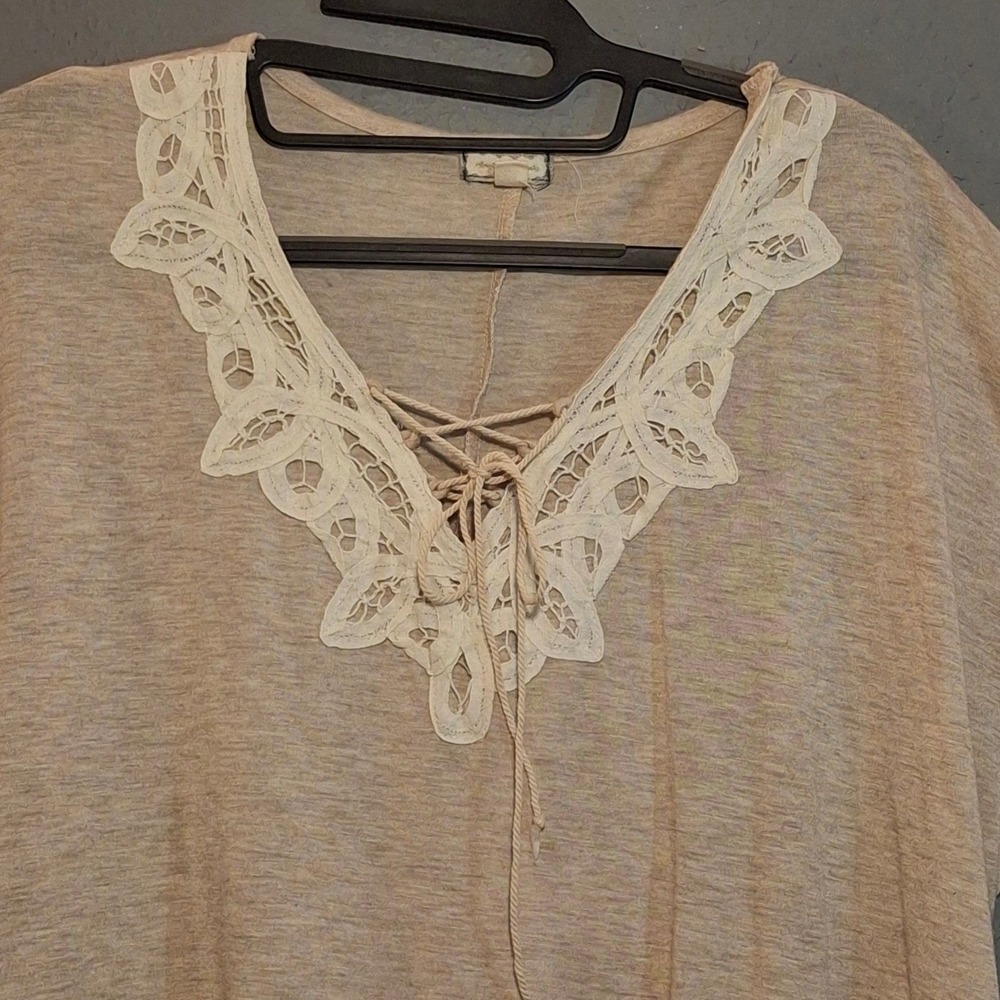 Eyeshadow Women's Plus Size 18/20W Tan Lace Up Crochet Trim Boho Top - Picture 3 of 6
